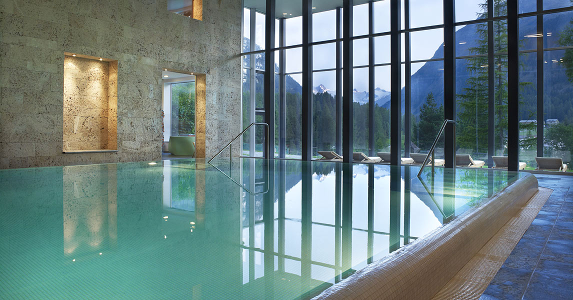 Pool im Hotel Saratz Pontresina