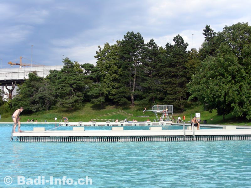 Schwimmbecken im Freibad Weyermannshaus Bern